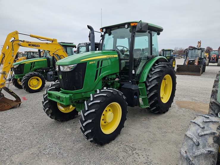 2017-john-deere-6120e-image-1