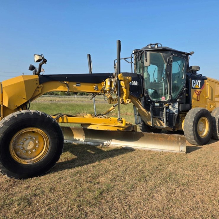 2015 CATERPILLAR 140M3