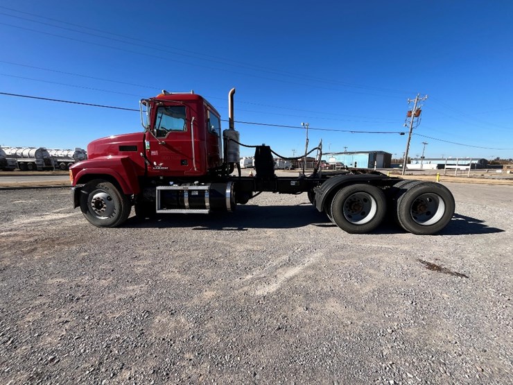 2013-mack-chu613-image-5