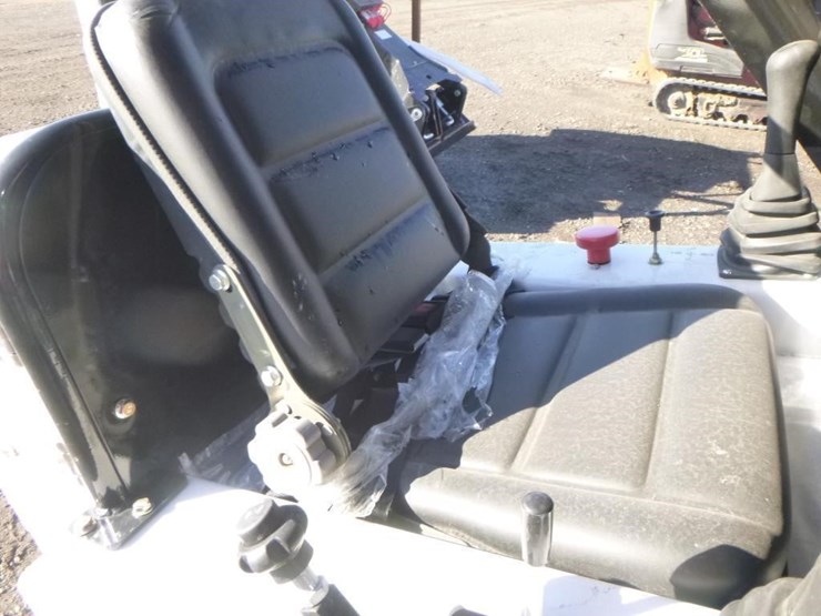 2025-bison-tele-bt360w-skid-steer-track-loader-image-13