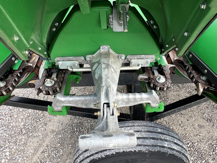 2019-john-deere-708c-image-14