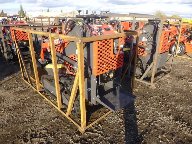 2025-agt-ysrt14-skid-steer-track-loader-image-4