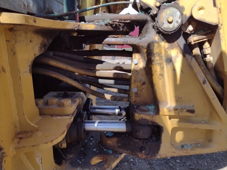 caterpillar-420d-image-30