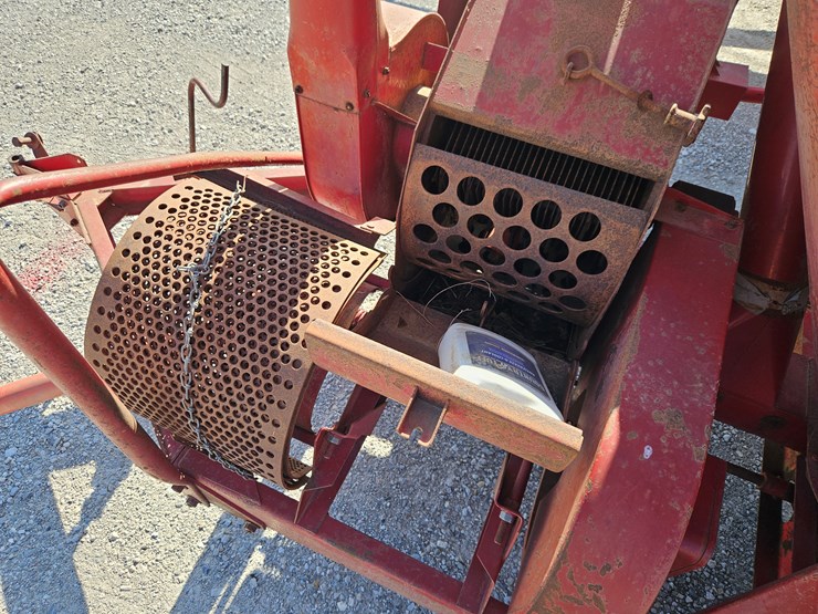 new-holland-352-image-10