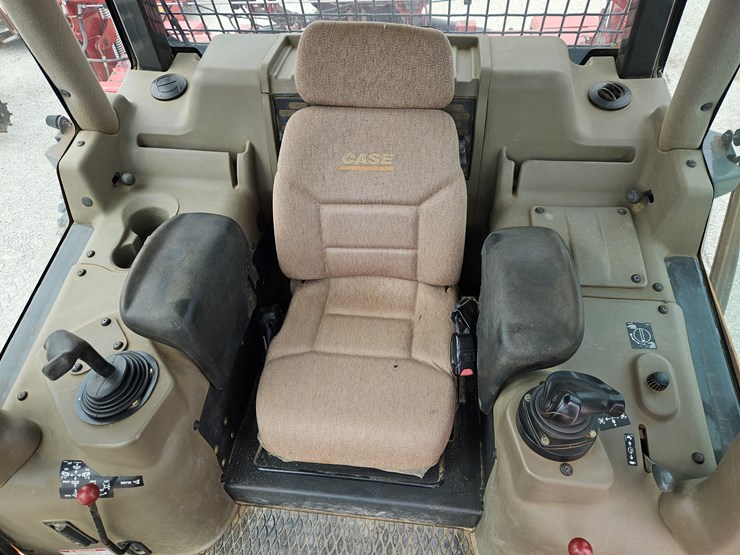 2012-case-850l-xlt-image-15