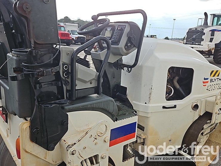 2014-caterpillar-cb24b-image-19