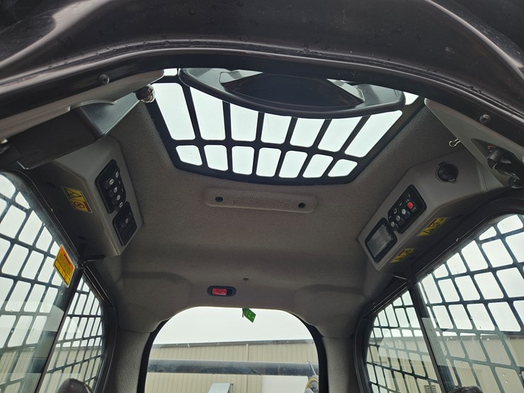 2015-caterpillar-289d-image-8