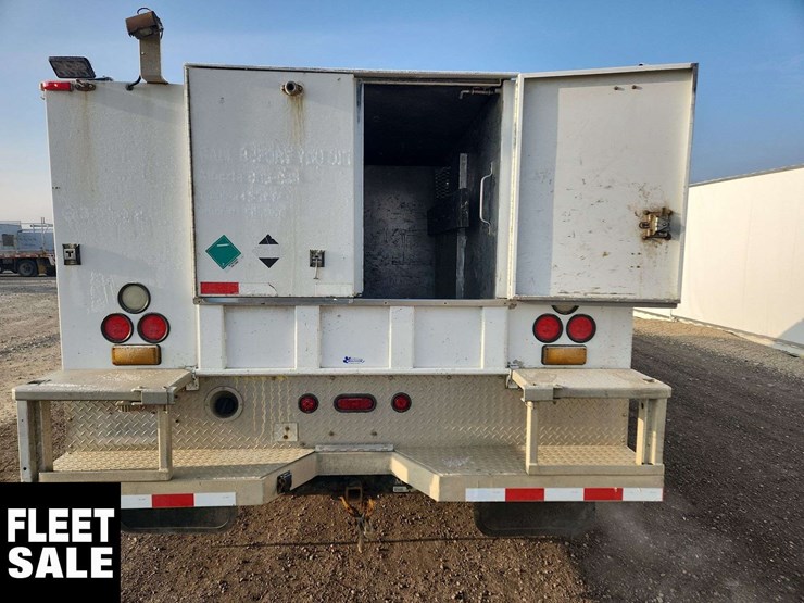 2006-ford-f550-image-23