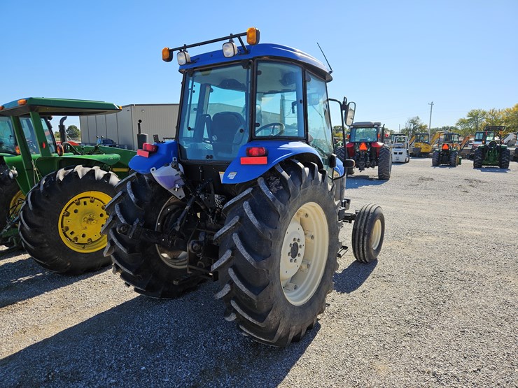 #203831-•-new-holland-td95-tractor-image-17