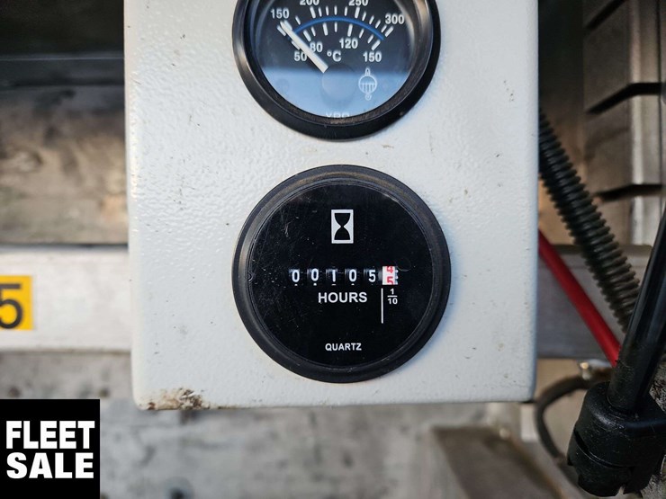 2005-freightliner-m2-106-image-47