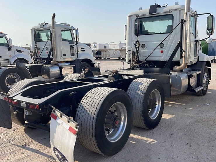 2017-mack-cxu613t-image-3