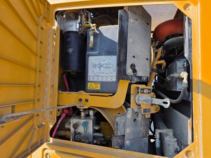 2015-caterpillar-140m3-image-11