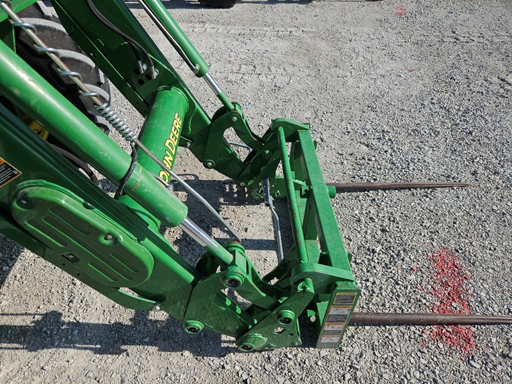 2016-john-deere-6105e-image-23