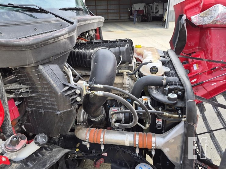 2018-freightliner-cascadia-116-image-31