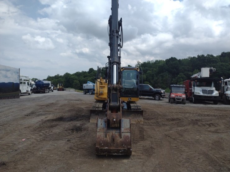 2019-deere-135g-image-2