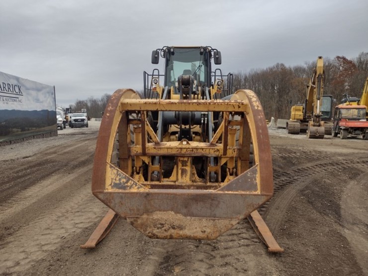 19-deere-824k-image-2