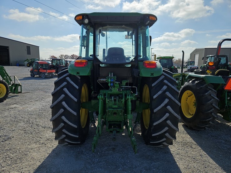 2016-john-deere-6105e-image-15