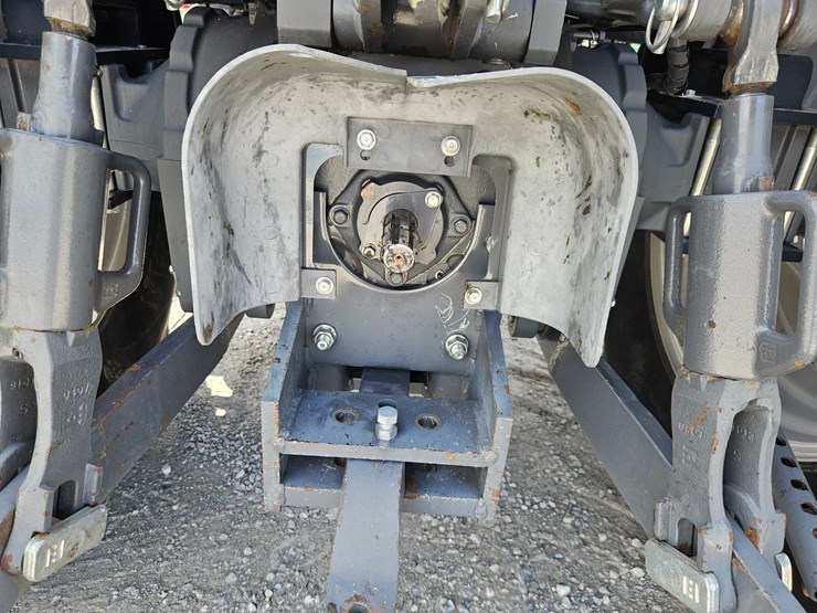 2014-massey-ferguson-4610-image-19