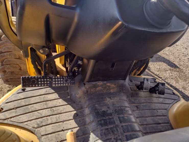 2004-deere-110-image-12