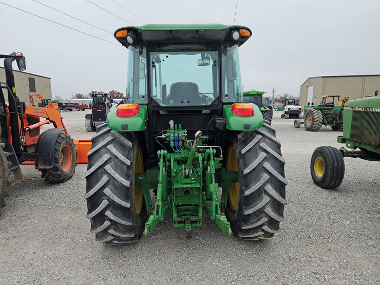 2016-john-deere-6120e-image-11