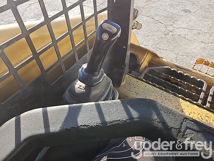 2003-caterpillar-246d-image-24