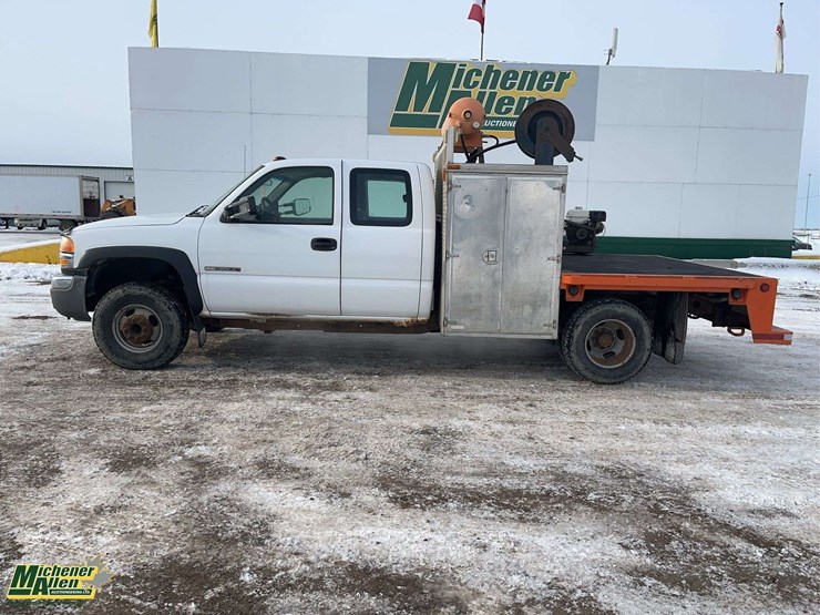 2005-gmc-sierra-3500-image-2