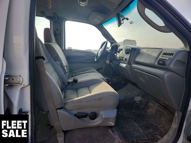 2006-ford-f550-image-17