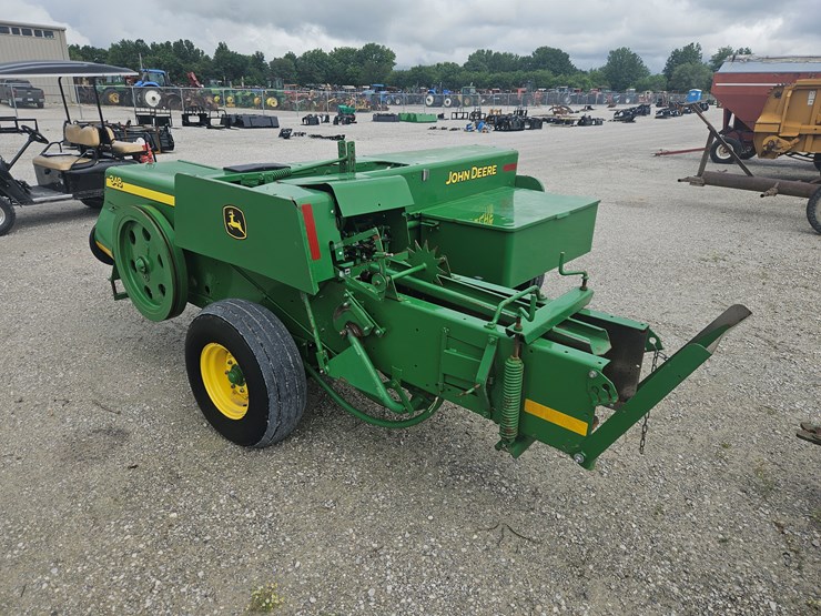 2019-john-deere-348-image-9