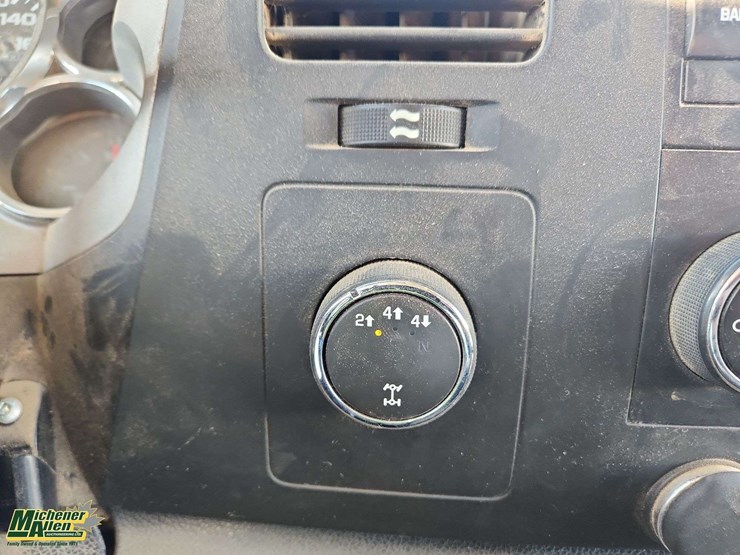 2013-chevrolet-silverado-2500hd-lt-image-14