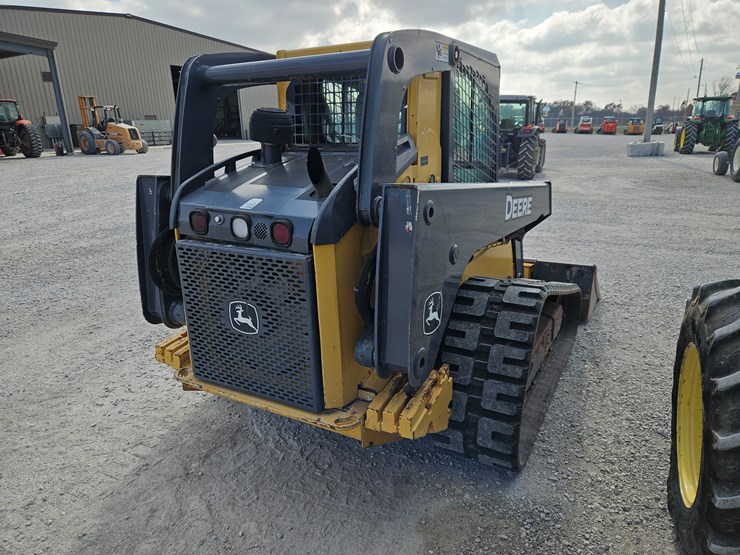 2010-deere-333d-image-19