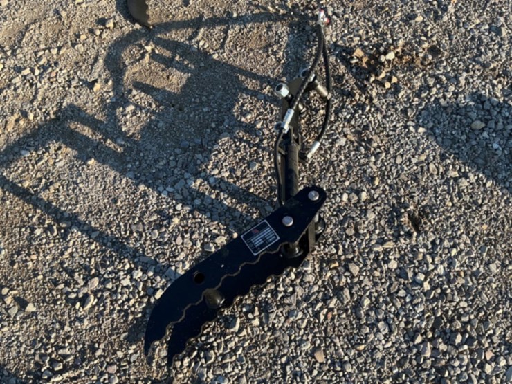 hydraulic-thumb-clamp-for-mini-excavator-image-1