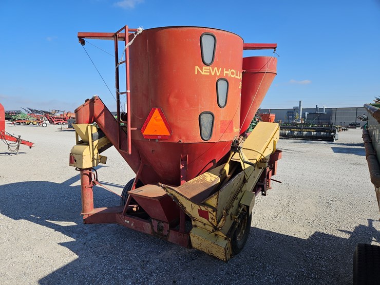 new-holland-352-image-6