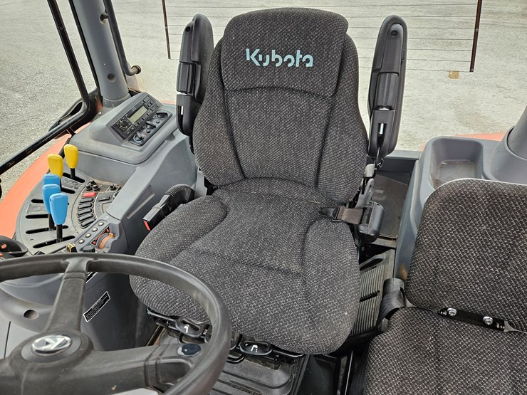 2019-kubota-m7-152-image-17