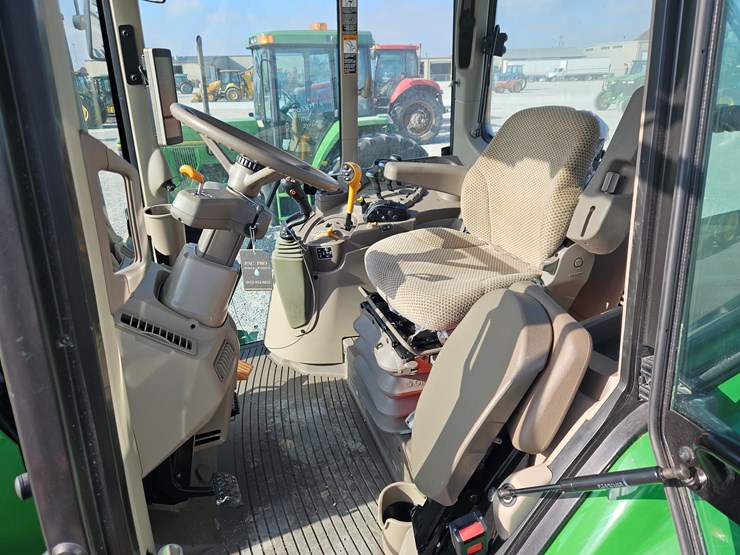 2024-john-deere-6140m-image-6