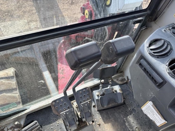 2012-takeuchi-tb180fr-image-30