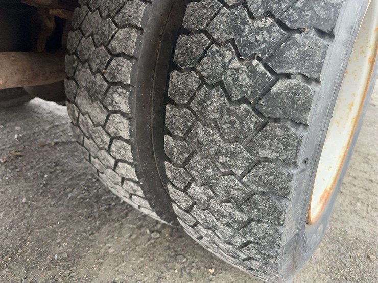 2003-ford-f550-image-11