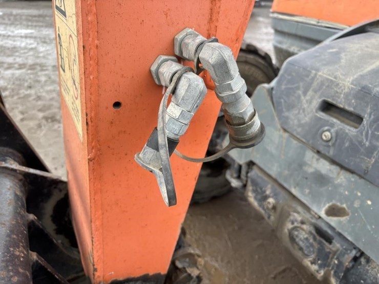 2013-jlg-g5-18a-image-15