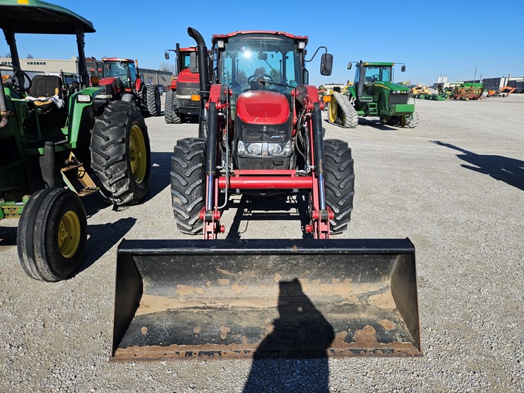 case-ih-farmall-120c-image-2