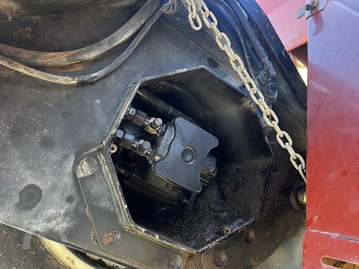 2005-hesston-9260-image-19