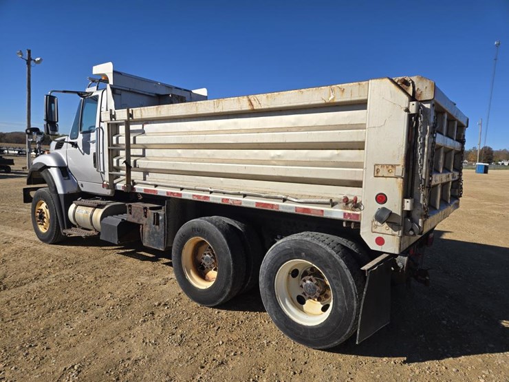 2014-international-7400-image-6