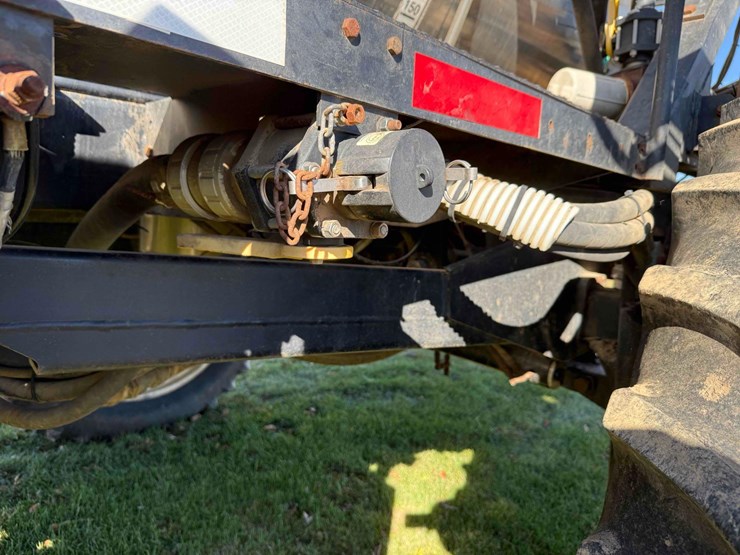 willmar-8400-sprayer-image-13