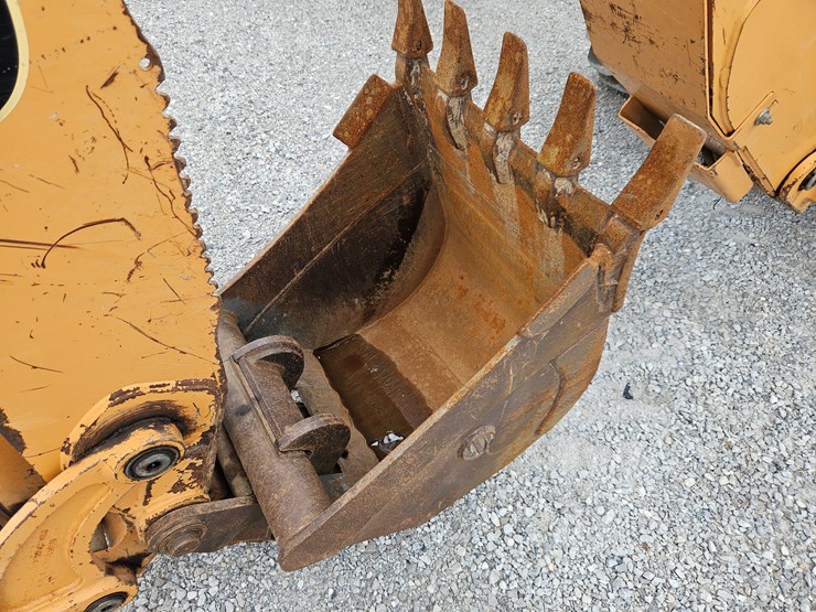 2012-case-580sn-image-12