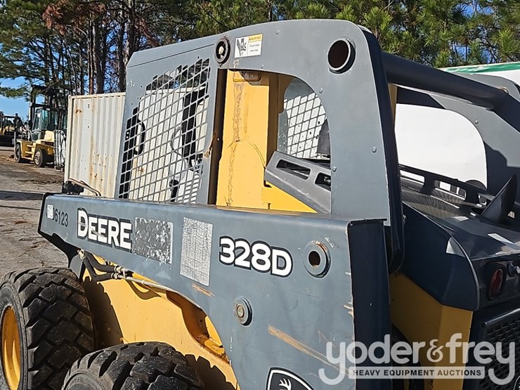 2012-deere-328d-image-15