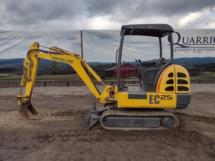 new-holland-ec25-image-1