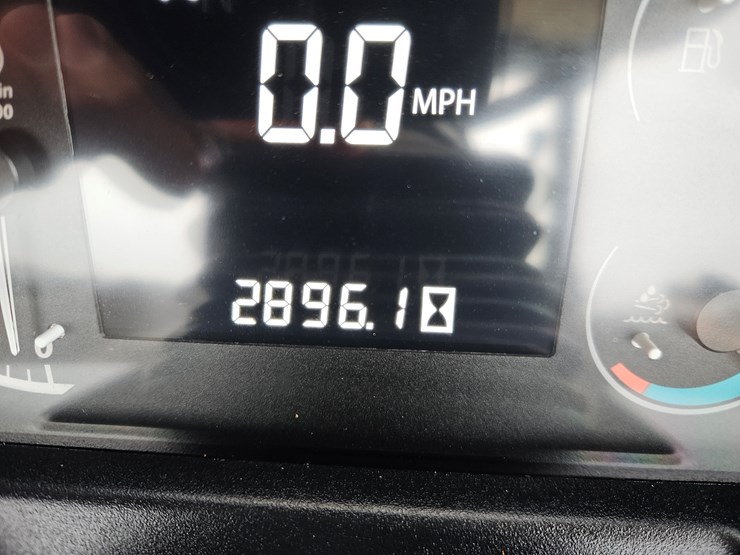 2017-john-deere-6120e-image-10