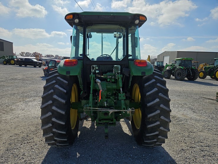 2011-john-deere-6100d-image-15