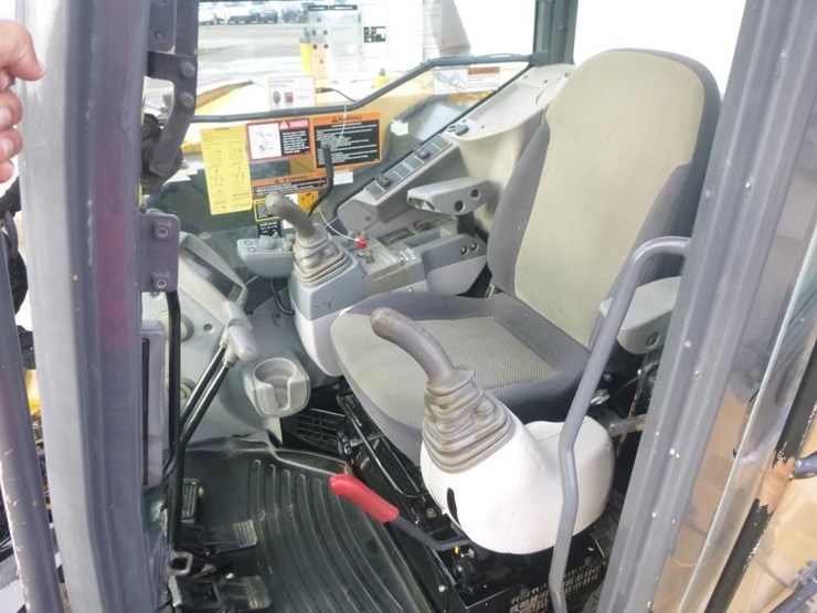 2016-deere-85g-image-8