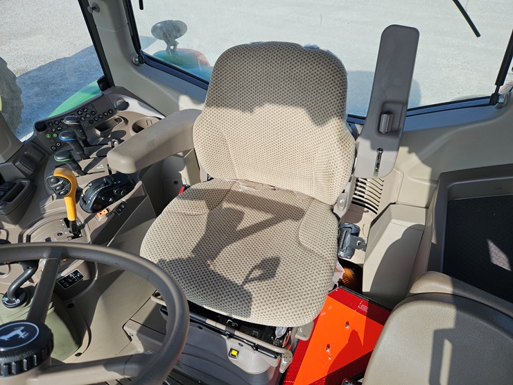 2024-john-deere-6140m-image-7