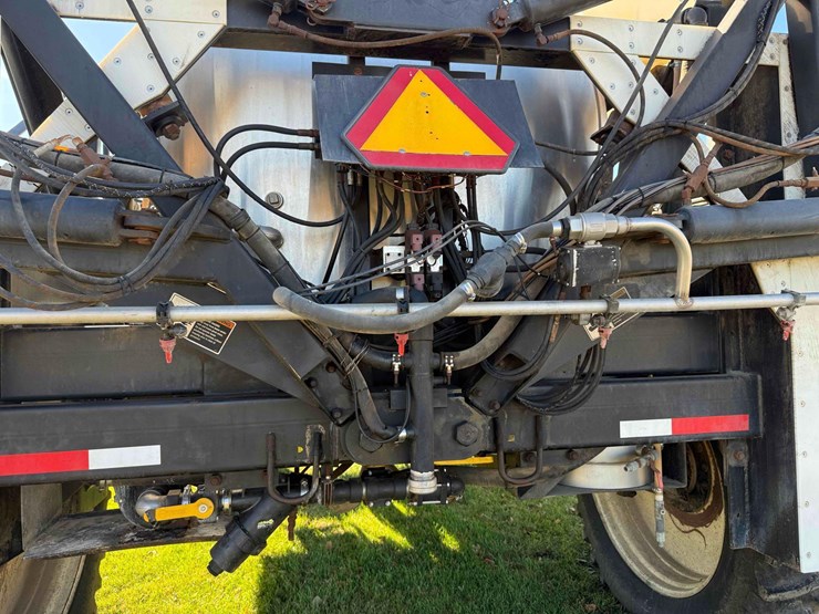 willmar-8400-sprayer-image-16