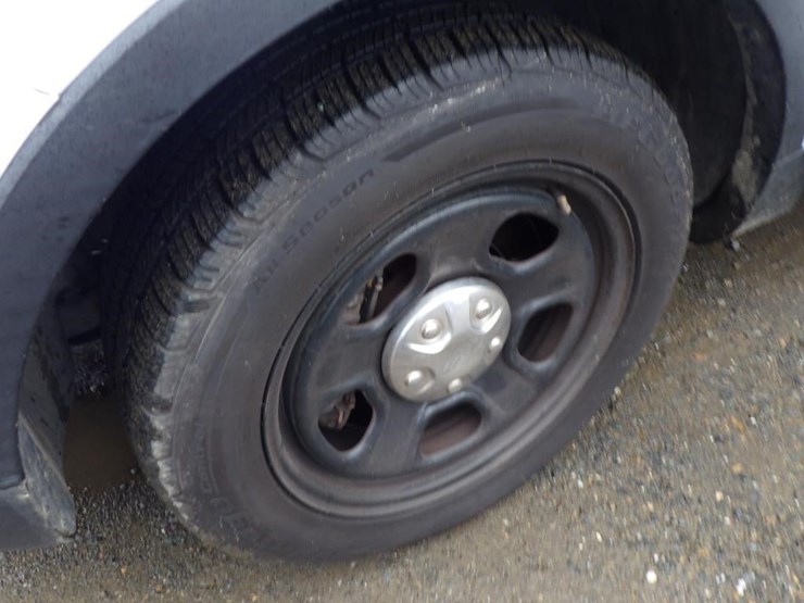 2016-ford-explorer-image-12